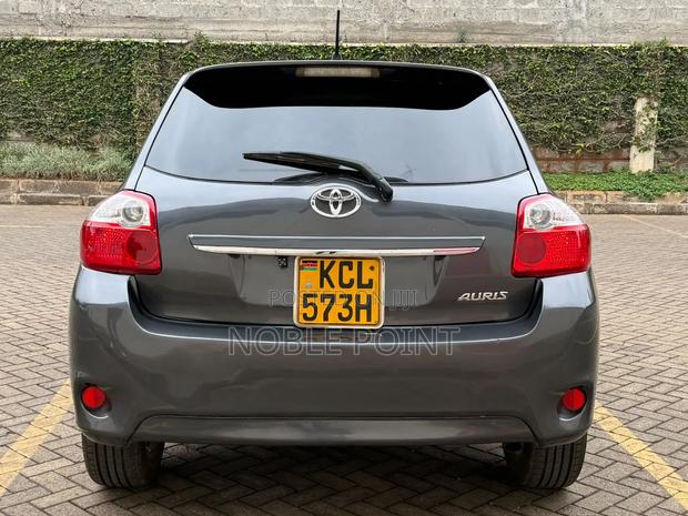 Toyota Auris 2010 Gray