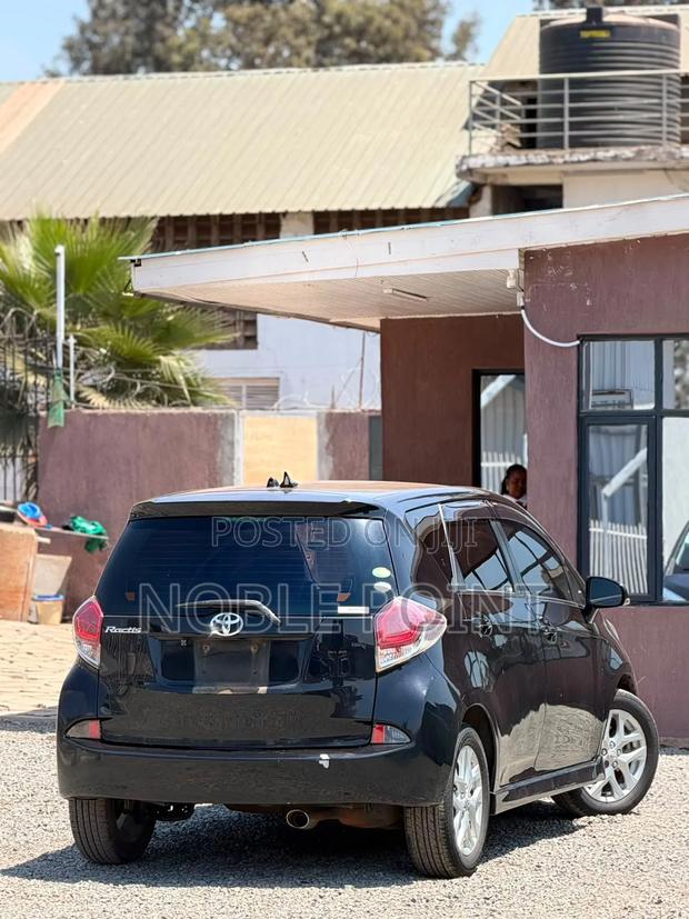 Toyota Ractis 2014 Black