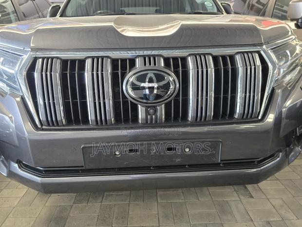 Toyota Land Cruiser Prado 2021 Gray