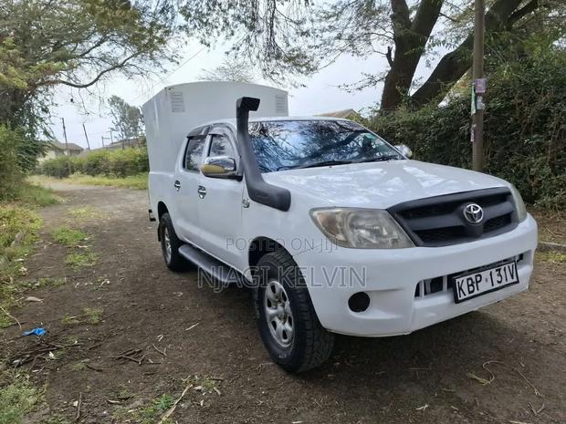 Toyota Hilux 2011 White