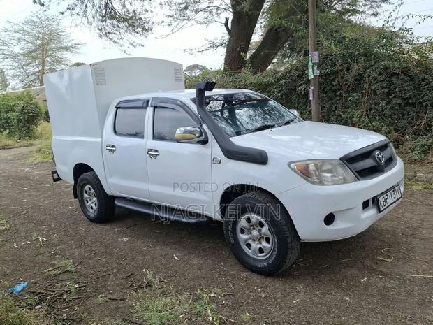 Toyota Hilux 2011 White