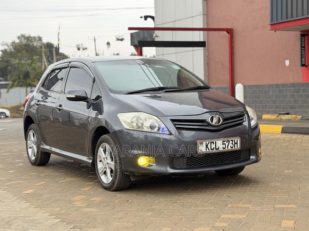 Toyota Auris 2010 Gray