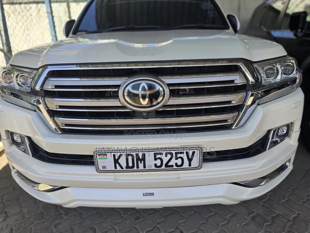 Toyota Land Cruiser 2016 White