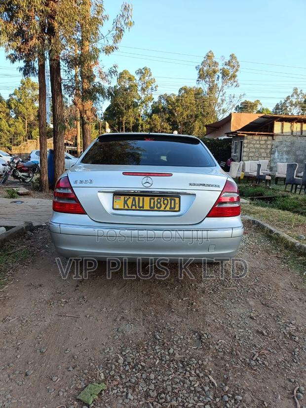 Mercedes-Benz E200 2005 Silver