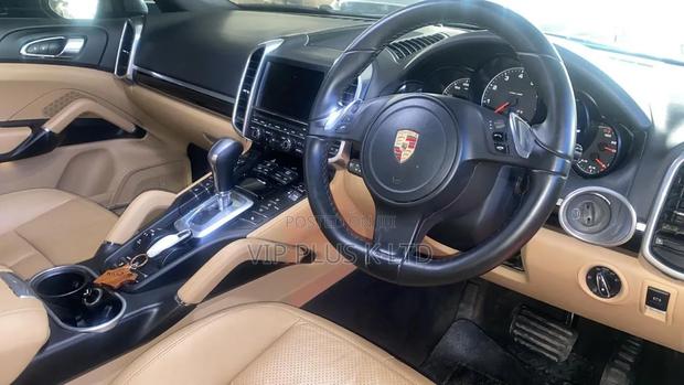 Porsche Cayenne 2014 White