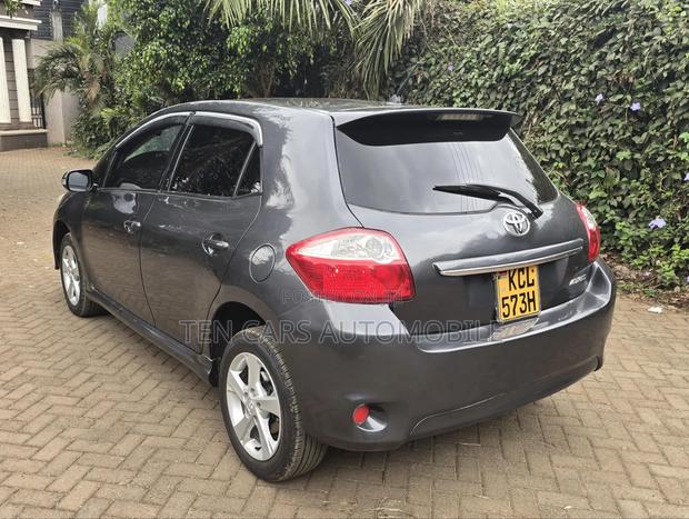 Toyota Auris 2010 Gray