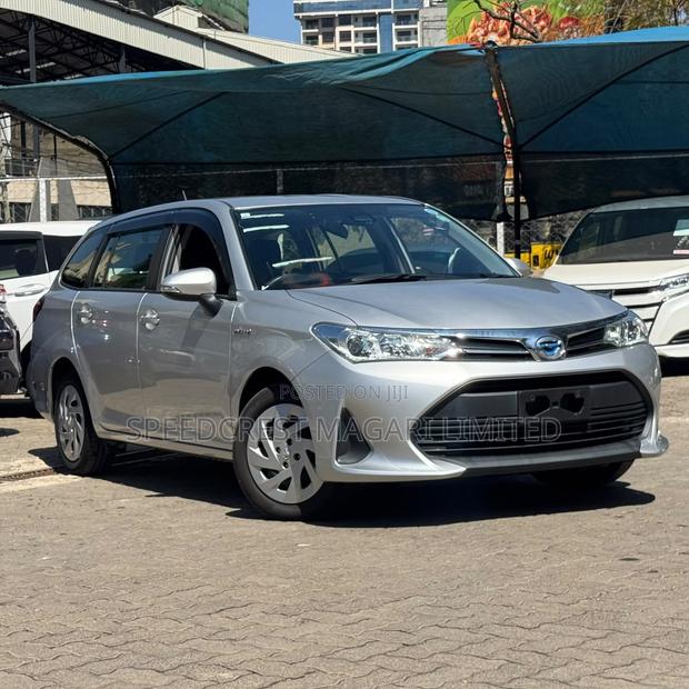 Toyota Corolla Fielder 1.5 Hybrid FWD 2019 Silver