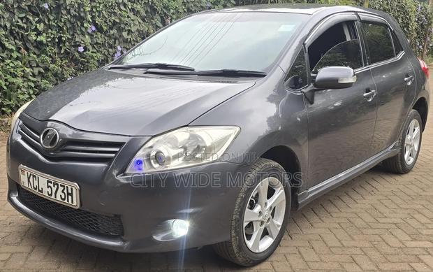 Toyota Auris 2010 Gray