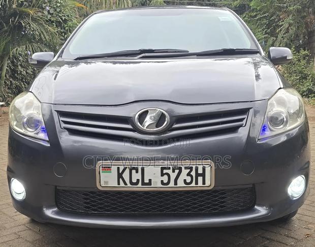 Toyota Auris 2010 Gray
