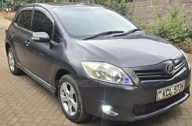 Toyota Auris 2010 Gray