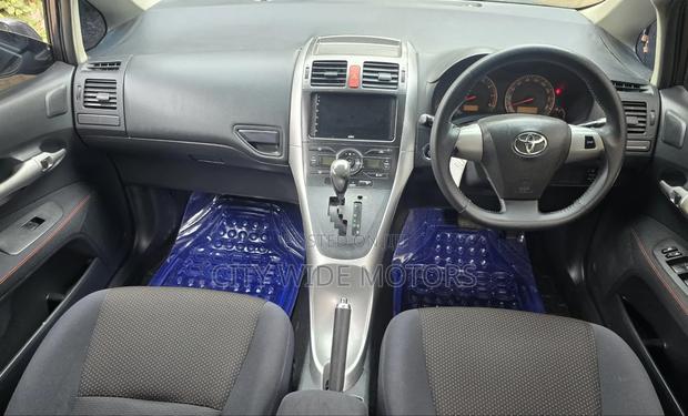 Toyota Auris 2010 Gray