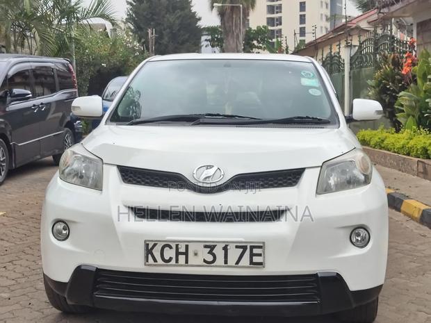 Toyota ISIS 2009 White