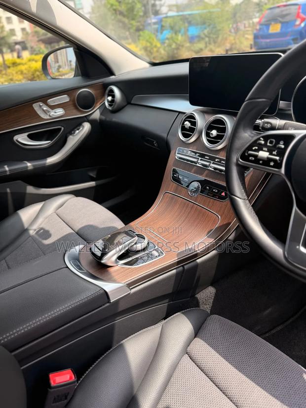 Mercedes-Benz C200 2019 Green