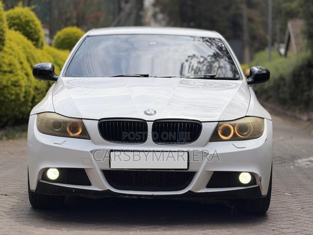BMW 320i 2011 White