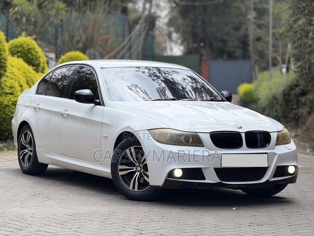 BMW 320i 2011 White