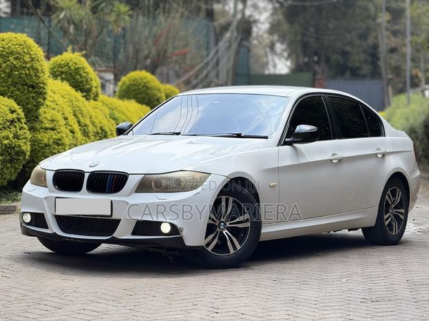 BMW 320i 2011 White