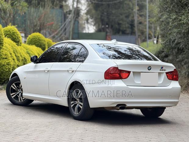 BMW 320i 2011 White