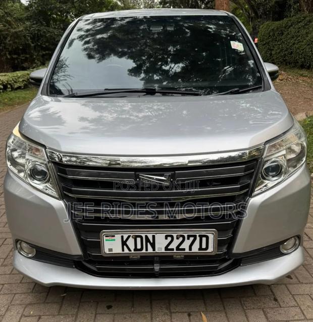 Toyota Noah 2016 Silver