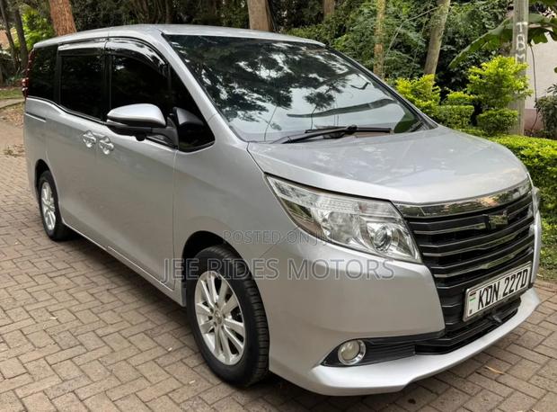 Toyota Noah 2016 Silver