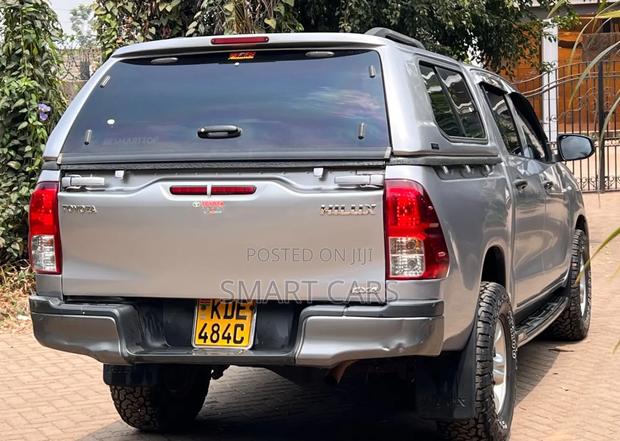 Toyota Hilux 2021 Gray