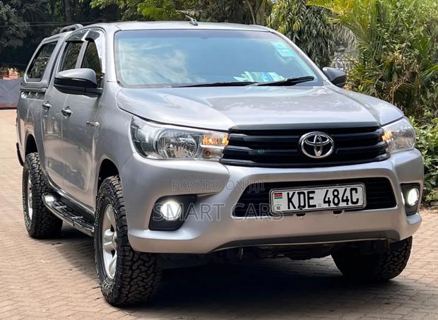 Toyota Hilux 2021 Gray