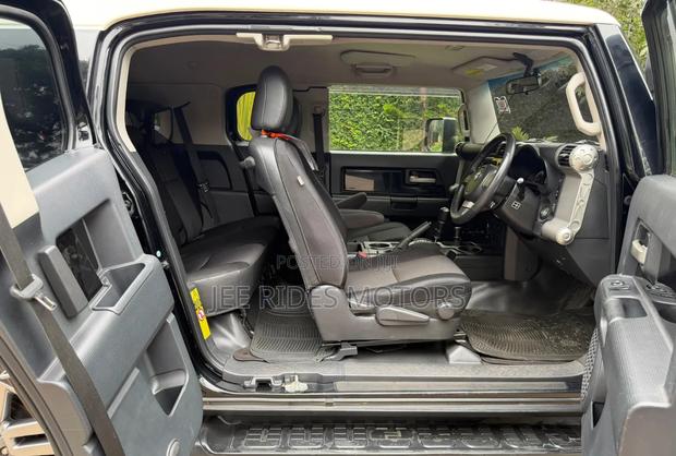 Toyota FJ Cruiser 2012 Matt Black