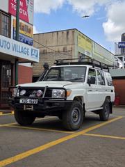 Toyota Land Cruiser 4.0 V6 GXR 2016 White for sale