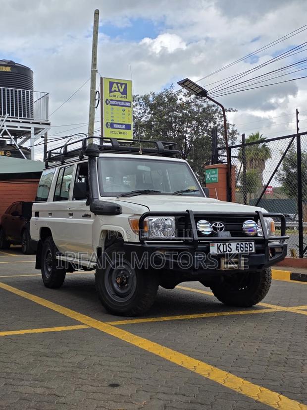 Toyota Land Cruiser 4.0 V6 GXR 2016 White