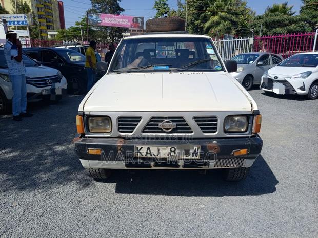 Nissan Navara 1997 White