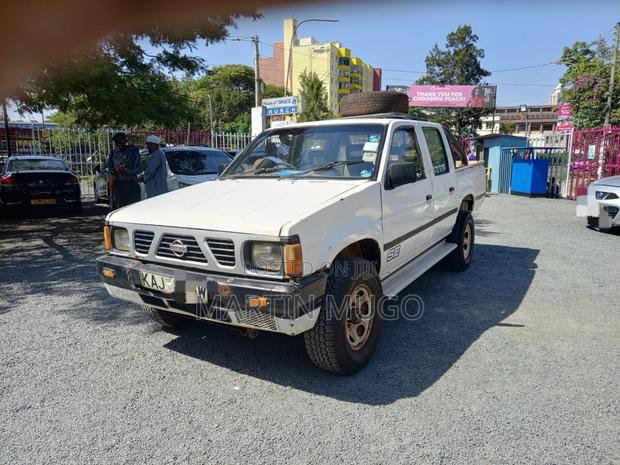 Nissan Navara 1997 White