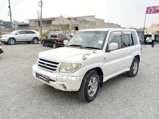 Mitsubishi Pajero 2002 White