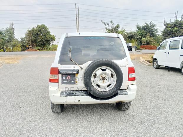 Mitsubishi Pajero 2002 White