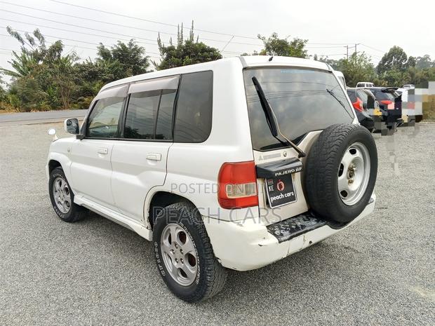 Mitsubishi Pajero 2002 White