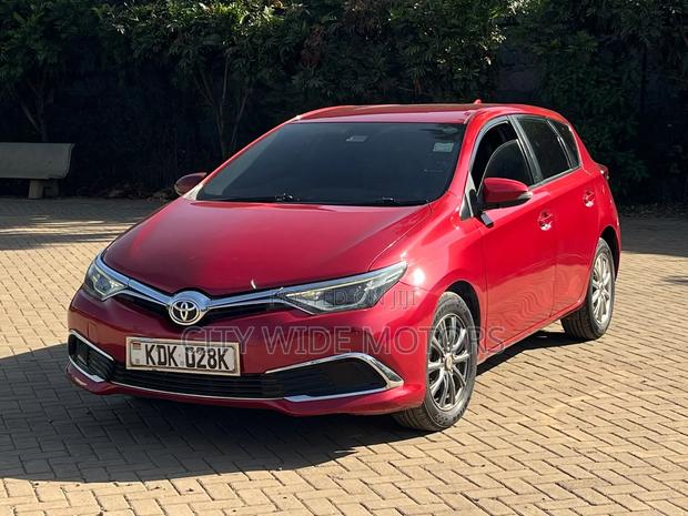 Toyota Auris 2014 Red