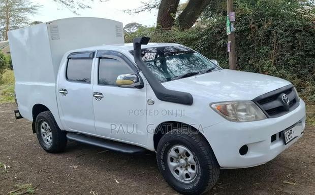 Toyota Hilux 2011 White