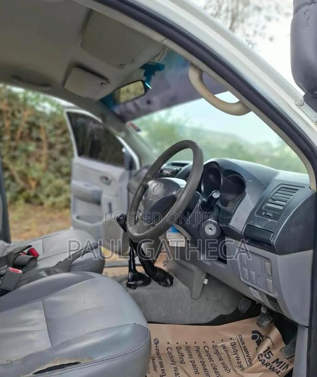 Toyota Hilux 2011 White