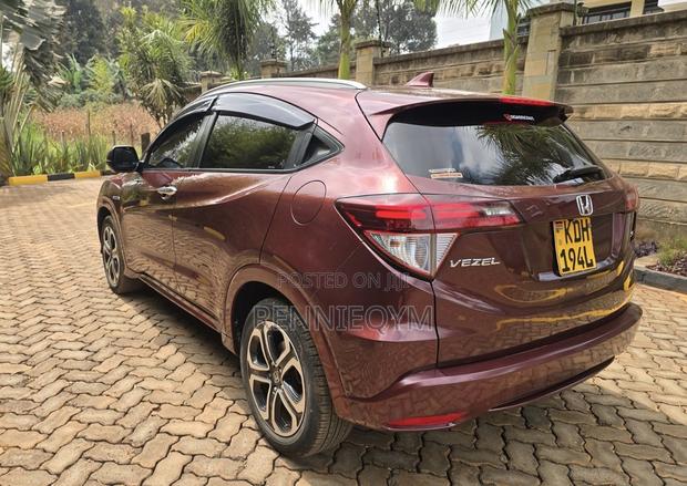 Honda Vezel 1.5 Hybrid 4WD 2015 Maroon