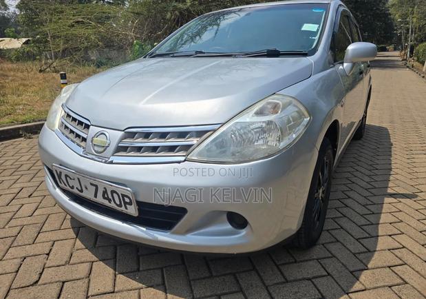 Nissan Tiida 2010 Silver