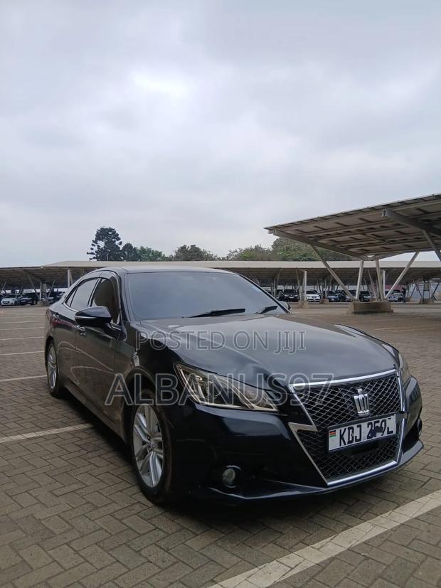 Toyota Crown 2016 Black
