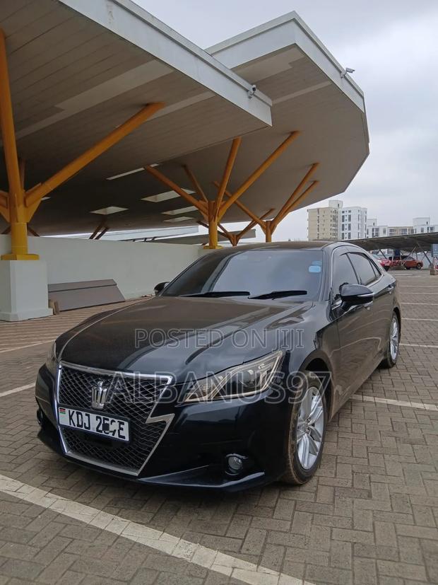 Toyota Crown 2016 Black