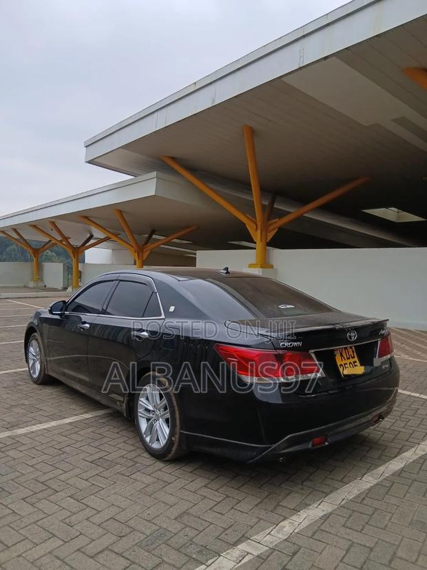 Toyota Crown 2016 Black