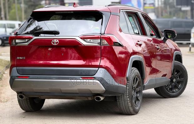 Toyota RAV4 2020 Maroon