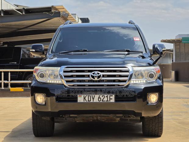 Toyota Land Cruiser 2012