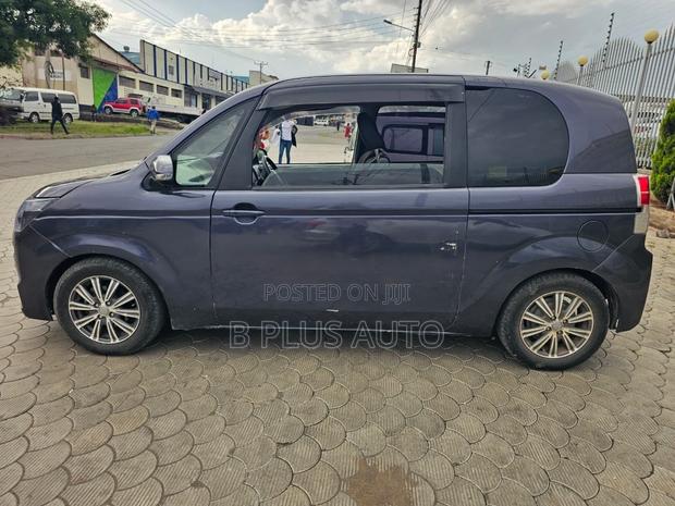 Toyota Spade 2012 Blue