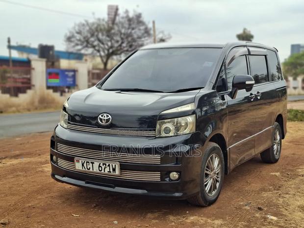 Toyota Voxy 2011 Black