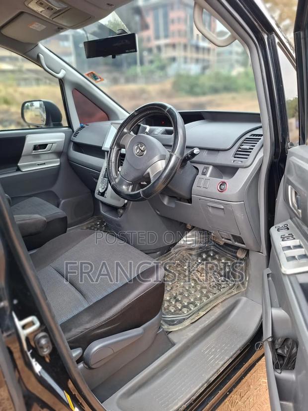Toyota Voxy 2011 Black
