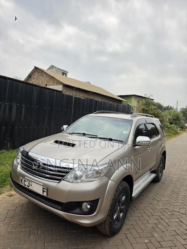 Toyota Fortuner 2009 Gold