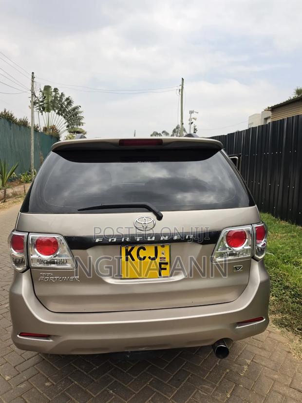 Toyota Fortuner 2009 Gold