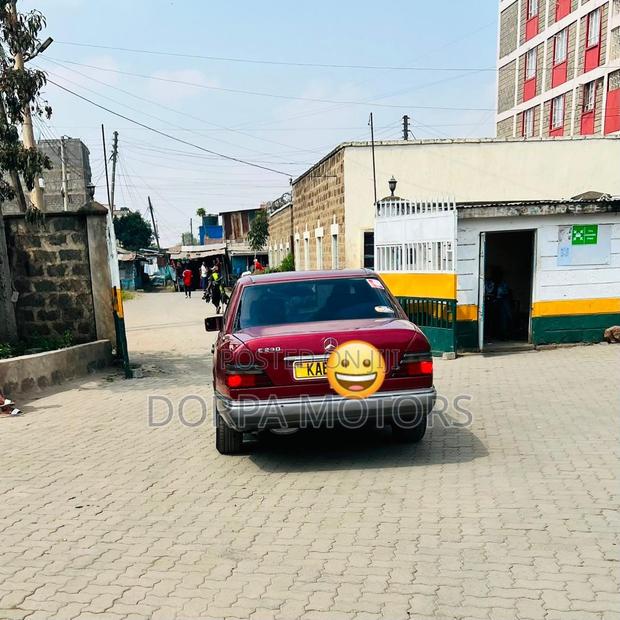 Mercedes-Benz E200 1988 Red