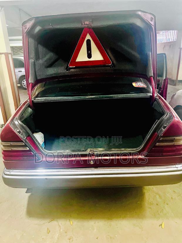 Mercedes-Benz E200 1988 Red